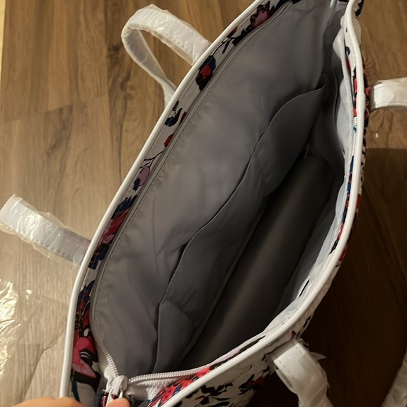 NEW with tags Vera Bradley matching purse and wallet. Vineyard floral design - Picture 2 of 10